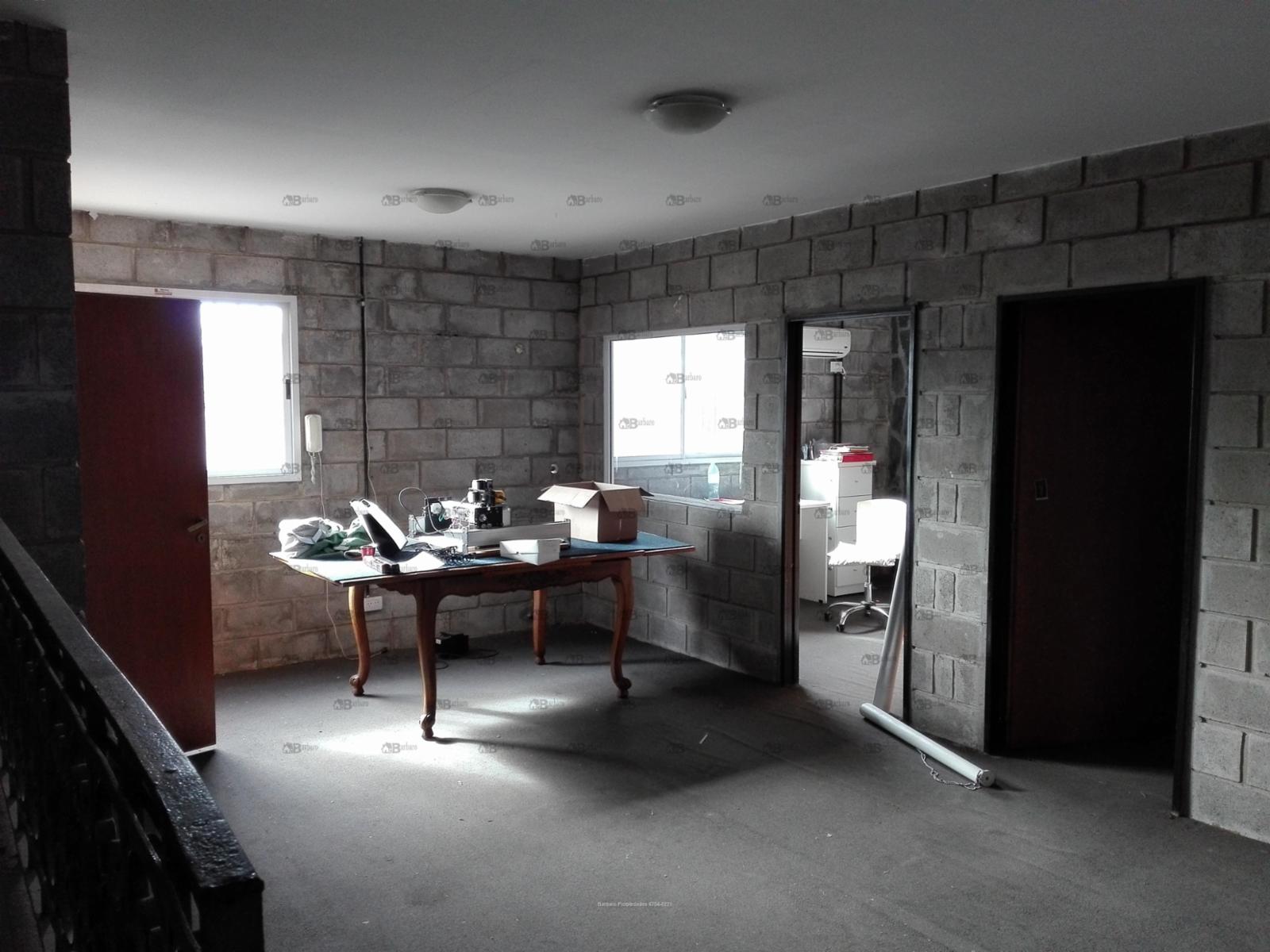 BARBARO VENDE GALPON EN VLLA LYNCH, SAN MARTIN — foto 3