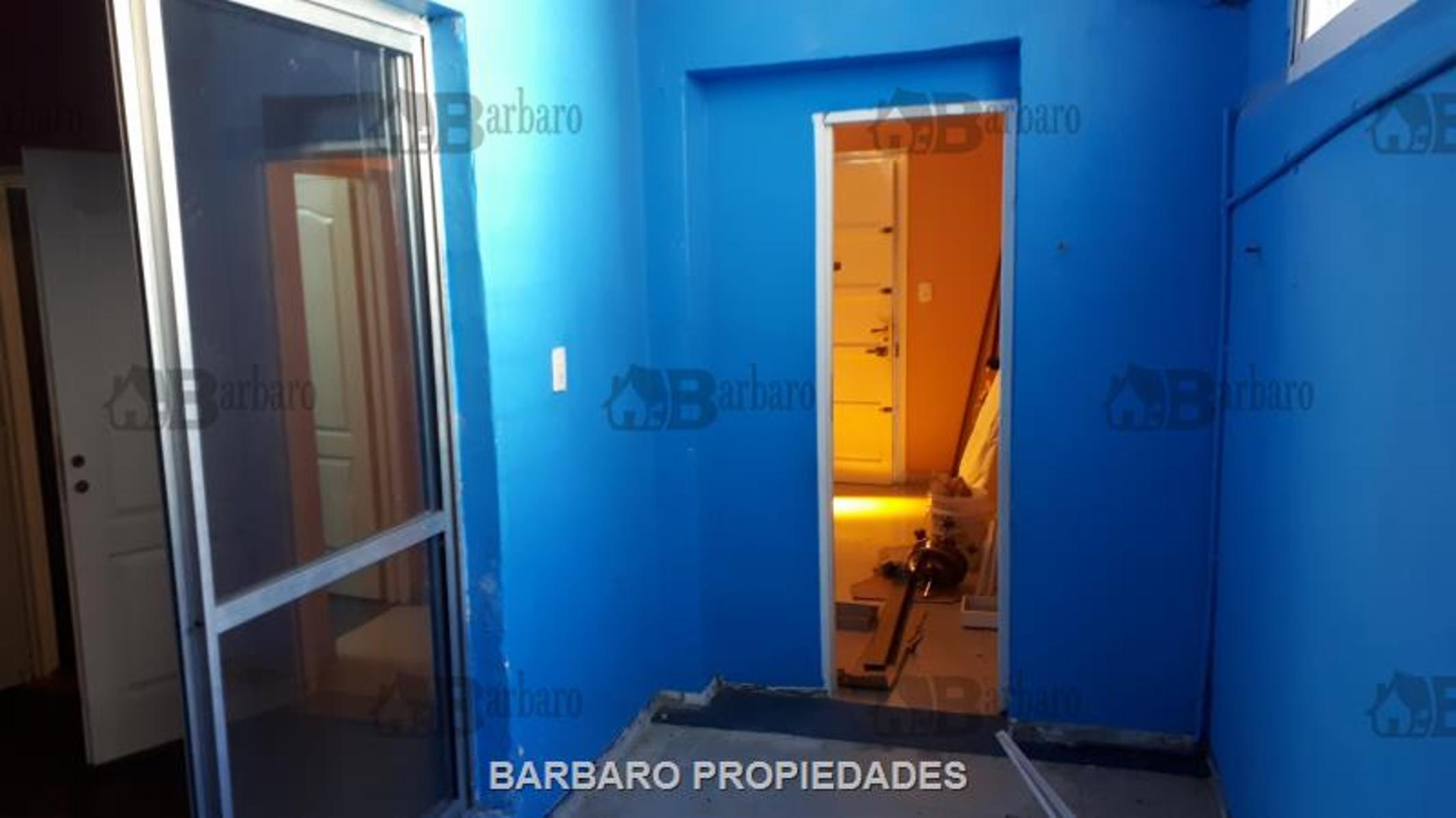 BARBARO VENDE DEPTO. CON PATIO FRENTE A ESTACION SAN MARTIN — foto 3