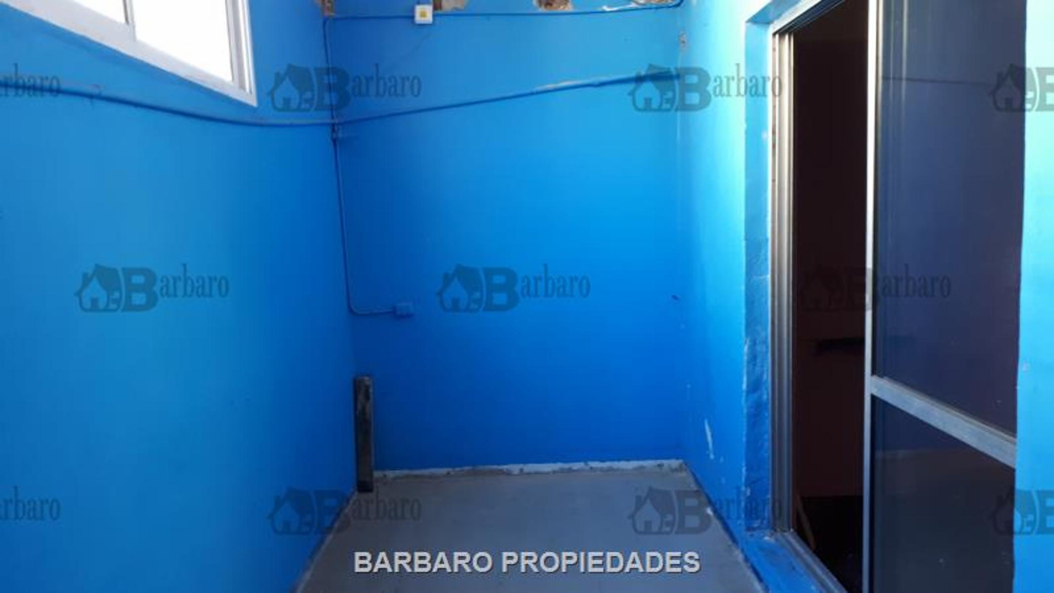 BARBARO VENDE DEPTO. CON PATIO FRENTE A ESTACION SAN MARTIN — foto 4
