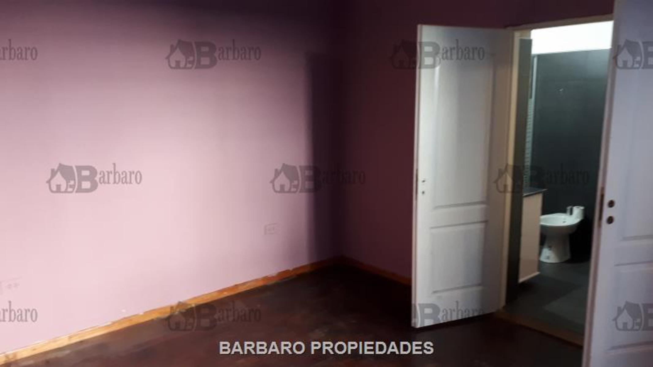 BARBARO VENDE DEPTO. CON PATIO FRENTE A ESTACION SAN MARTIN — foto 7