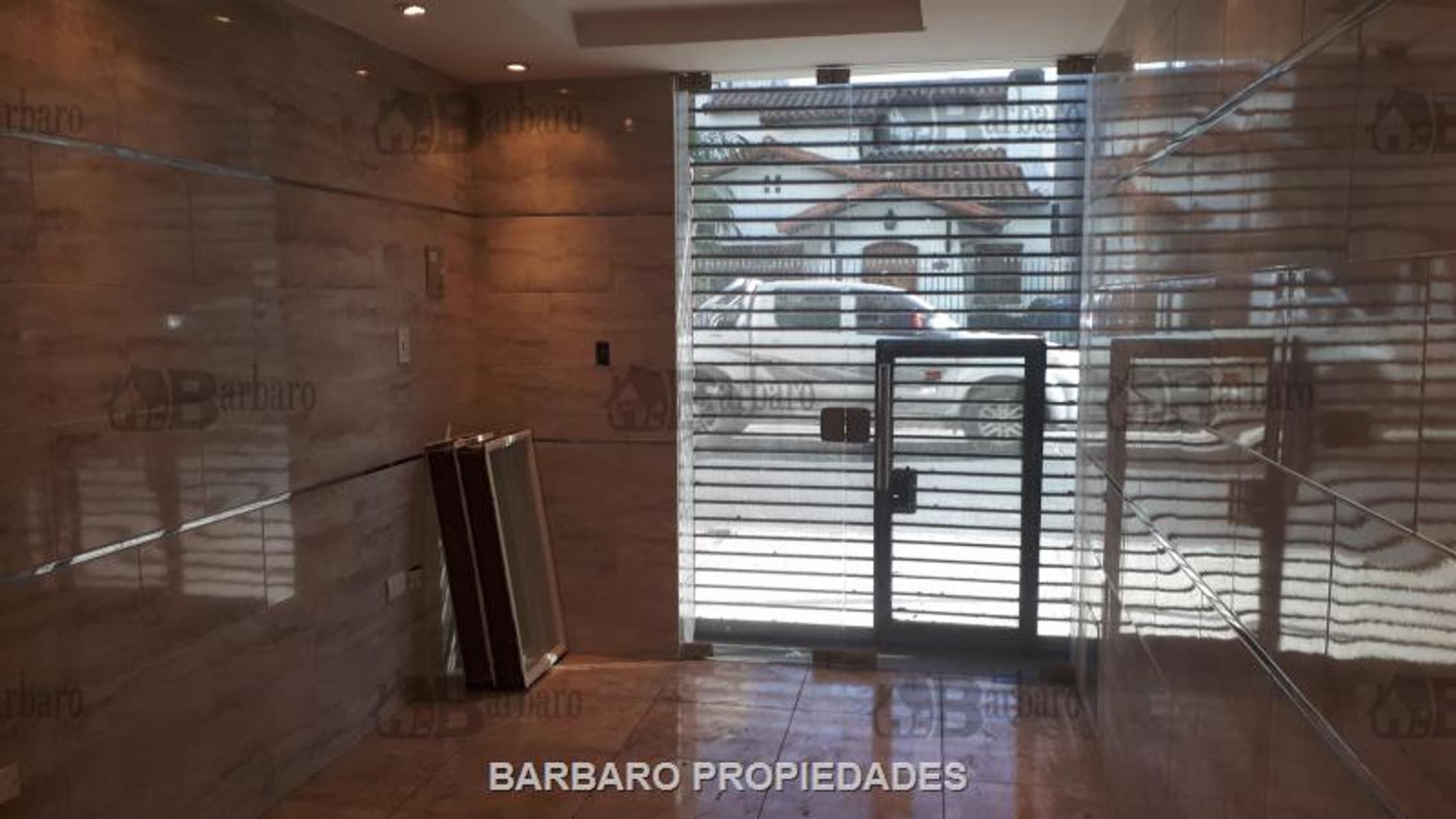 BARBARO ALQUILA LOCALES EN SAN MARTIN CENTRO — foto 2