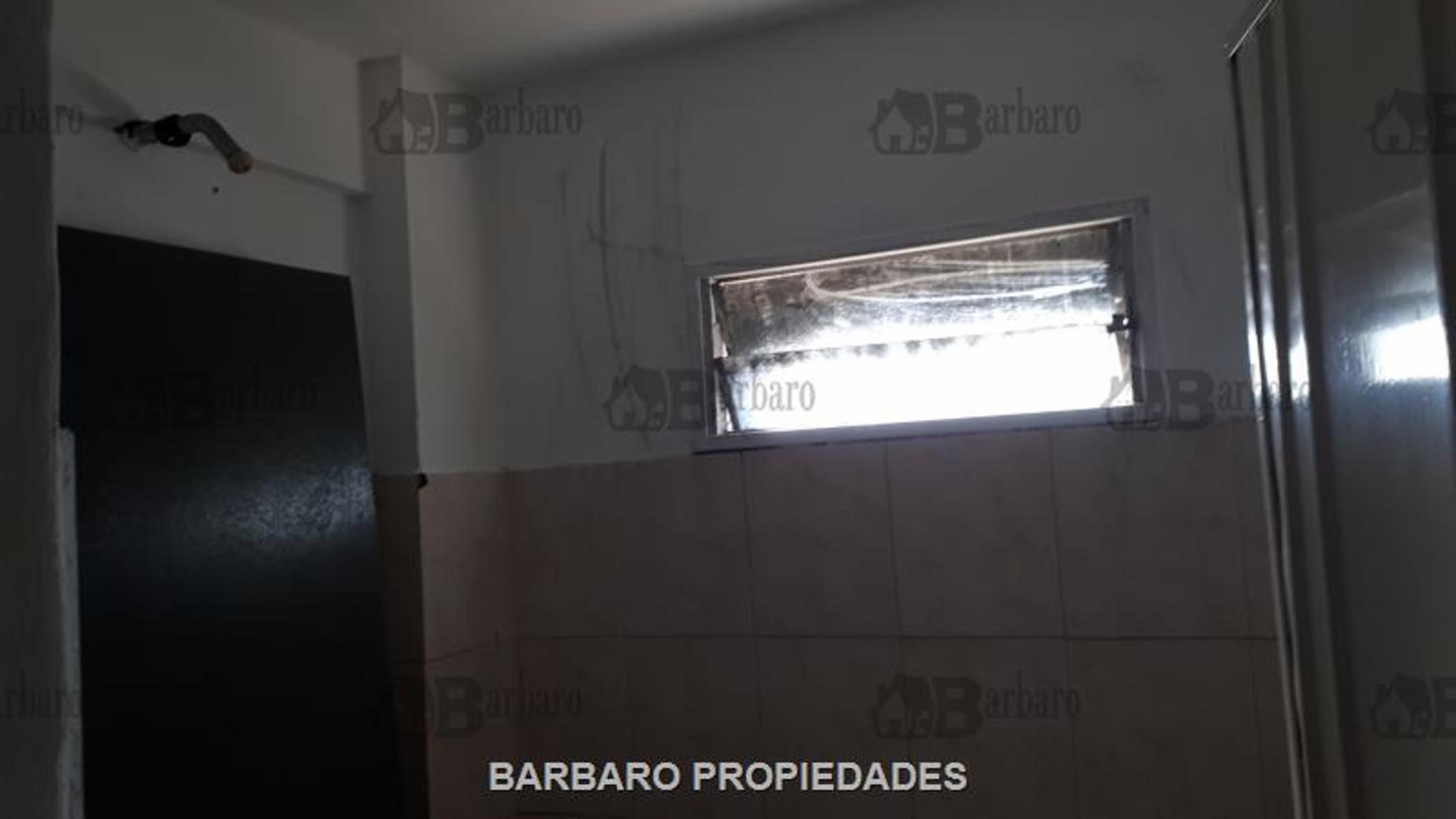 BARBARO ALQUILA GALPON EN VILLA LINCH - 6