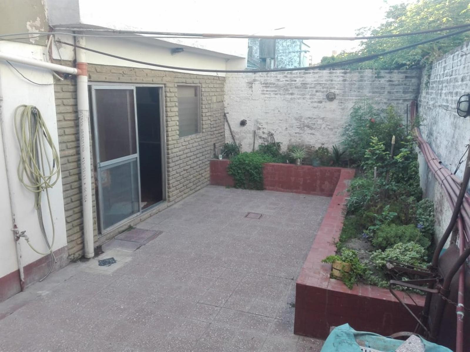 2 Deptos 3amb C/patio y Gge. S/lote Propio 2 Flias o Renta — foto 6