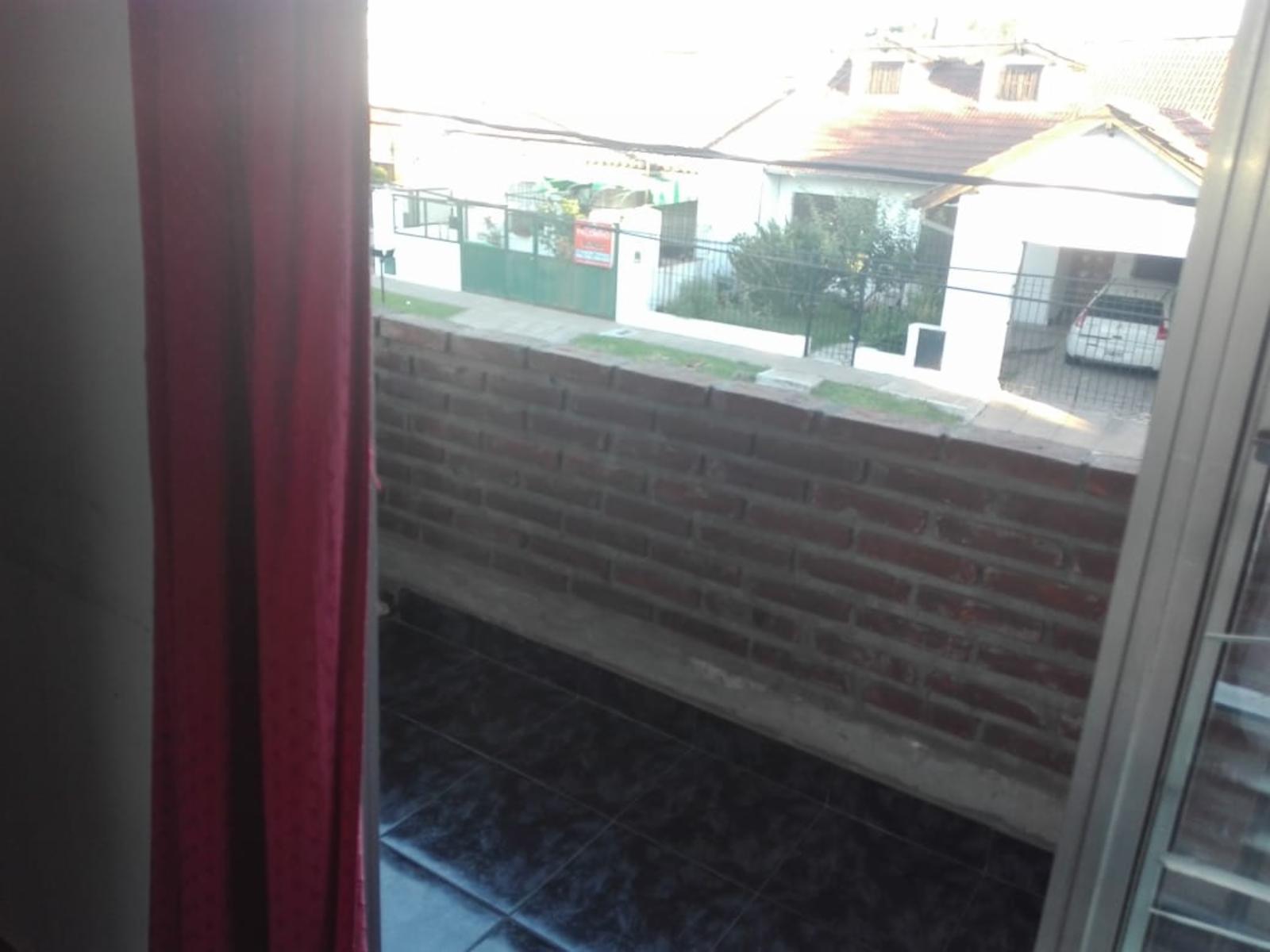 2 Deptos 3amb C/patio y Gge. S/lote Propio 2 Flias o Renta — foto 12
