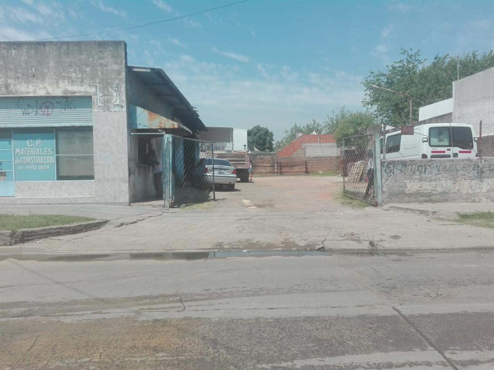 Corralón 40 mts de Frente s/Bustamante - Zona Comercial - 5