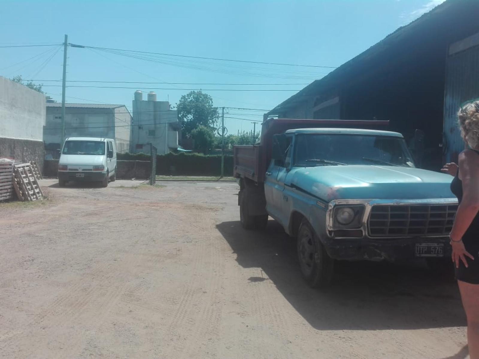 Corralón 40 mts de Frente s/Bustamante - Zona Comercial - 10