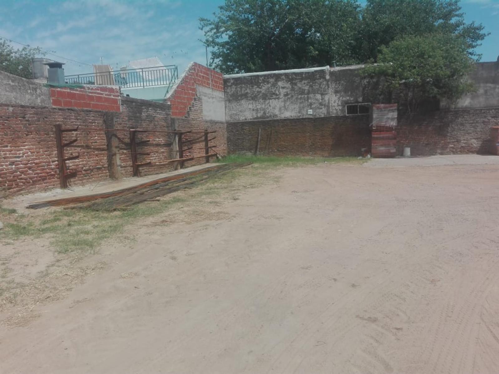 Corralón 40 mts de Frente s/Bustamante - Zona Comercial - 11