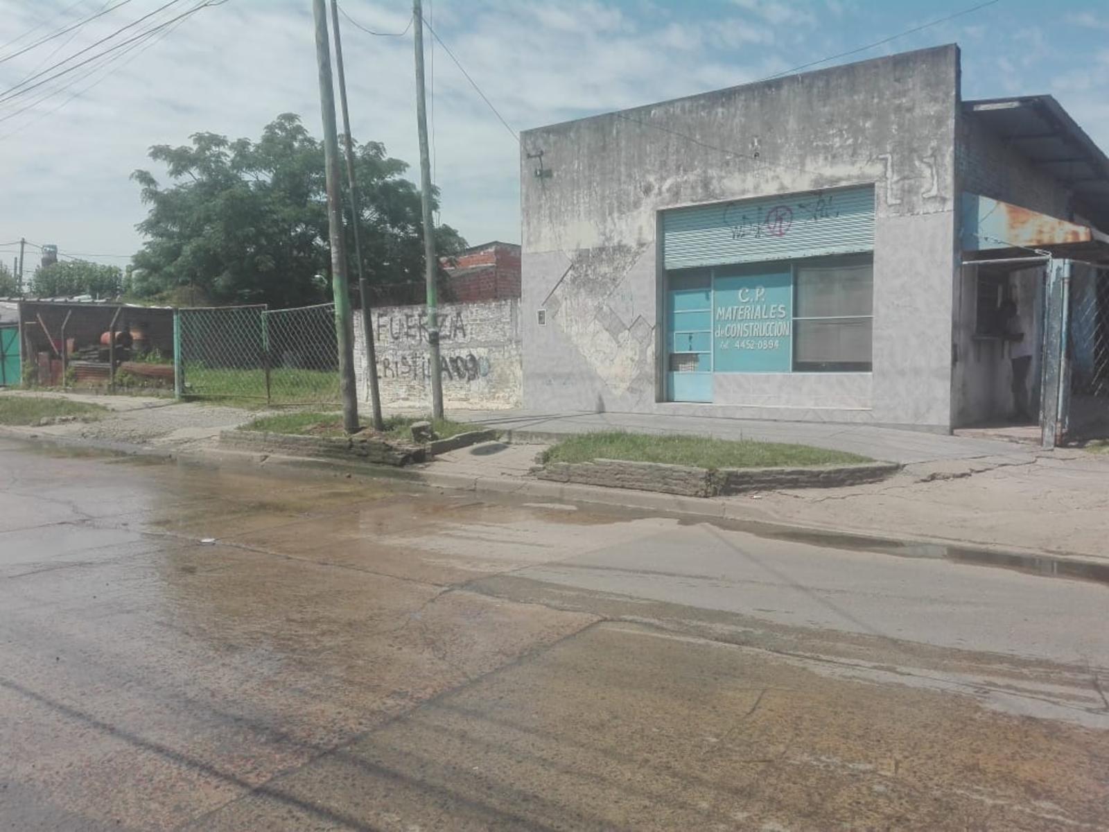 Corralón 40 mts de Frente s/Bustamante - Zona Comercial - 14