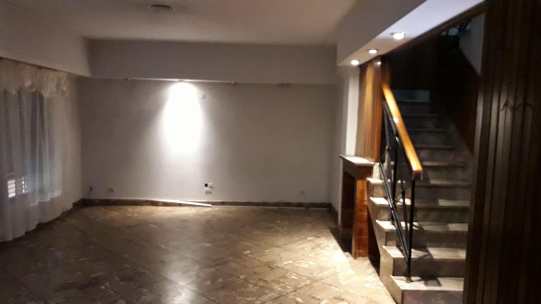 Exc Casa de Categoria 7 amb, 2 piscinas, quincho, gge, 1.000m2 — foto 3
