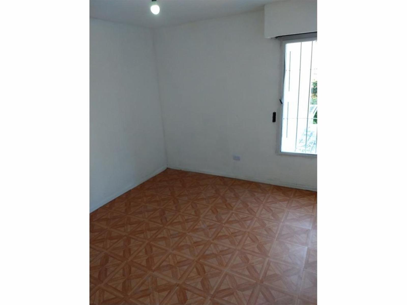 Duplex 4 amb con patio en B°Luz y Fuerza - MUY BUENO — foto 4