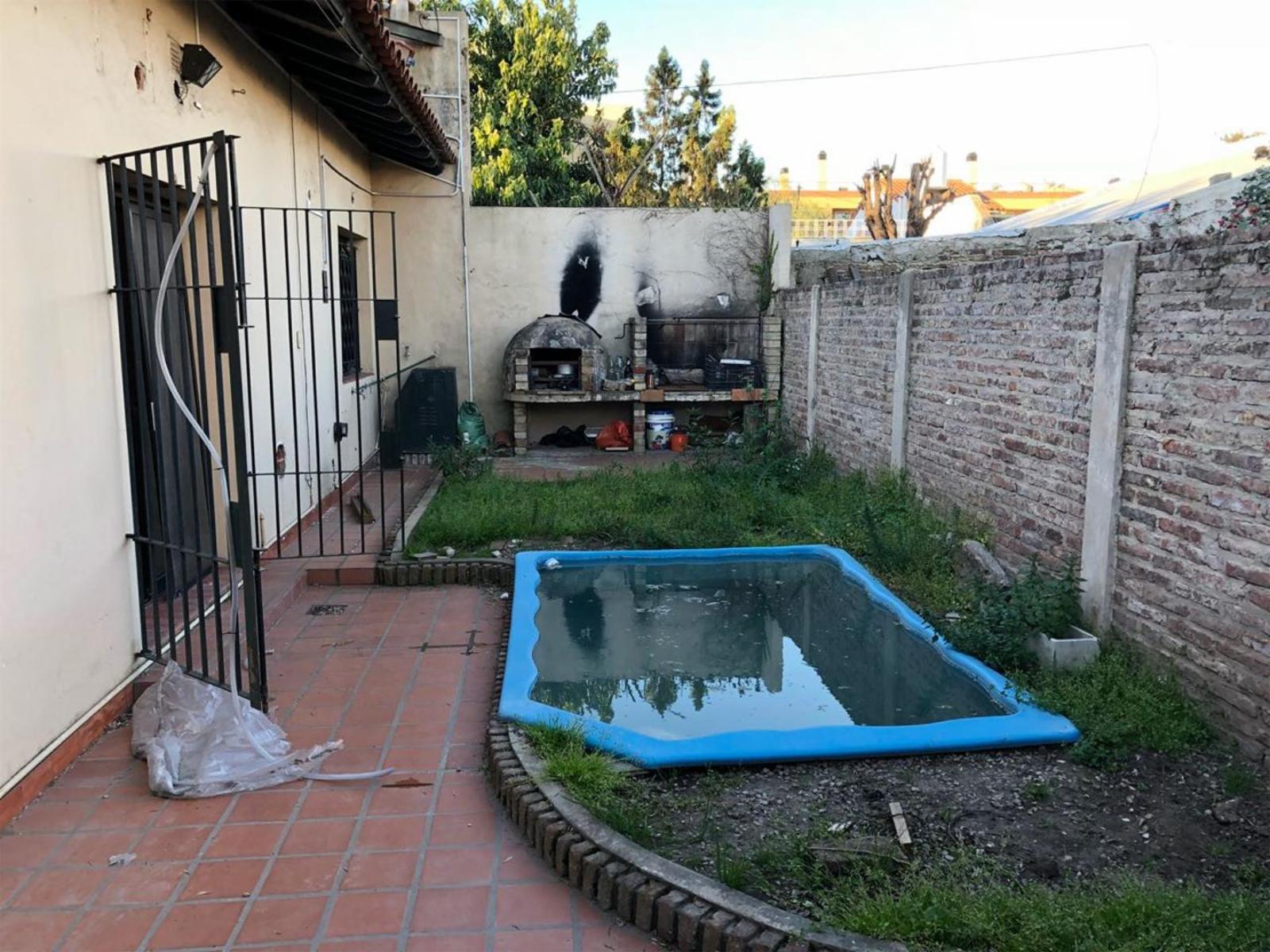 Chalet en 2 plantas, 3 dormitorios, escritorio, cochera, patio - A 2 cuadras del tren. MUY BUENO — foto 4