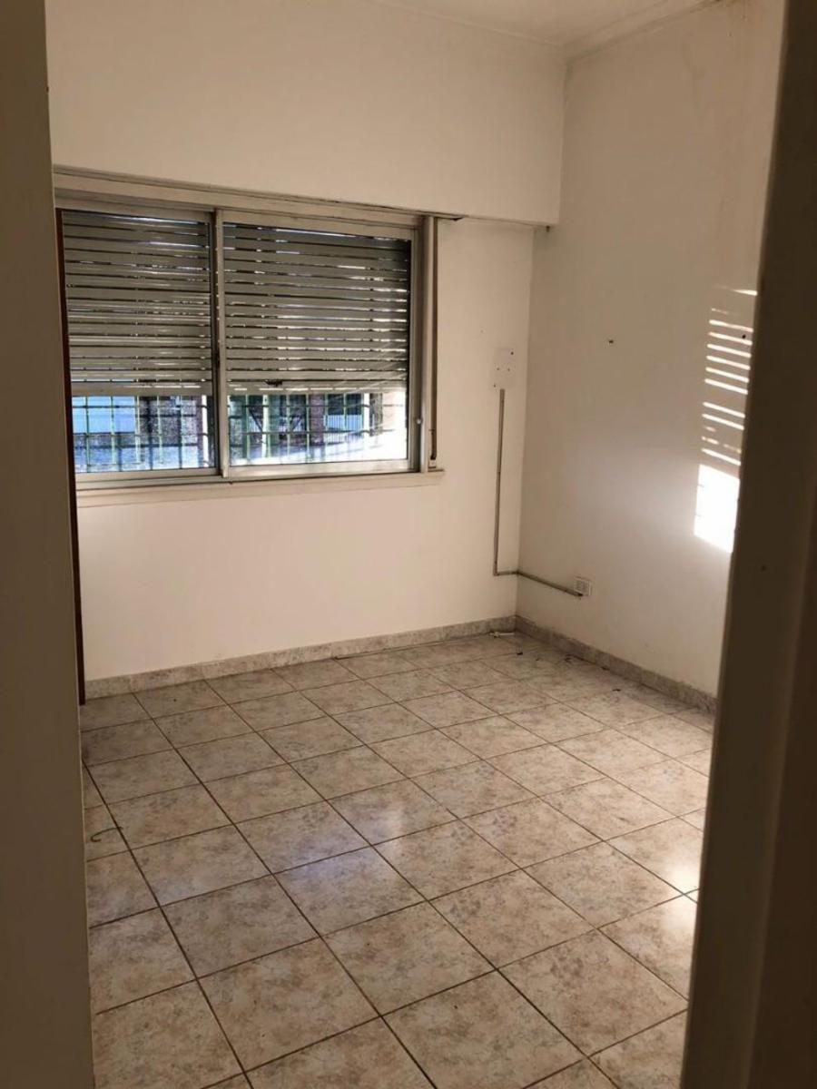 Chalet en 2 plantas, 3 dormitorios, escritorio, cochera, patio - A 2 cuadras del tren. MUY BUENO — foto 8