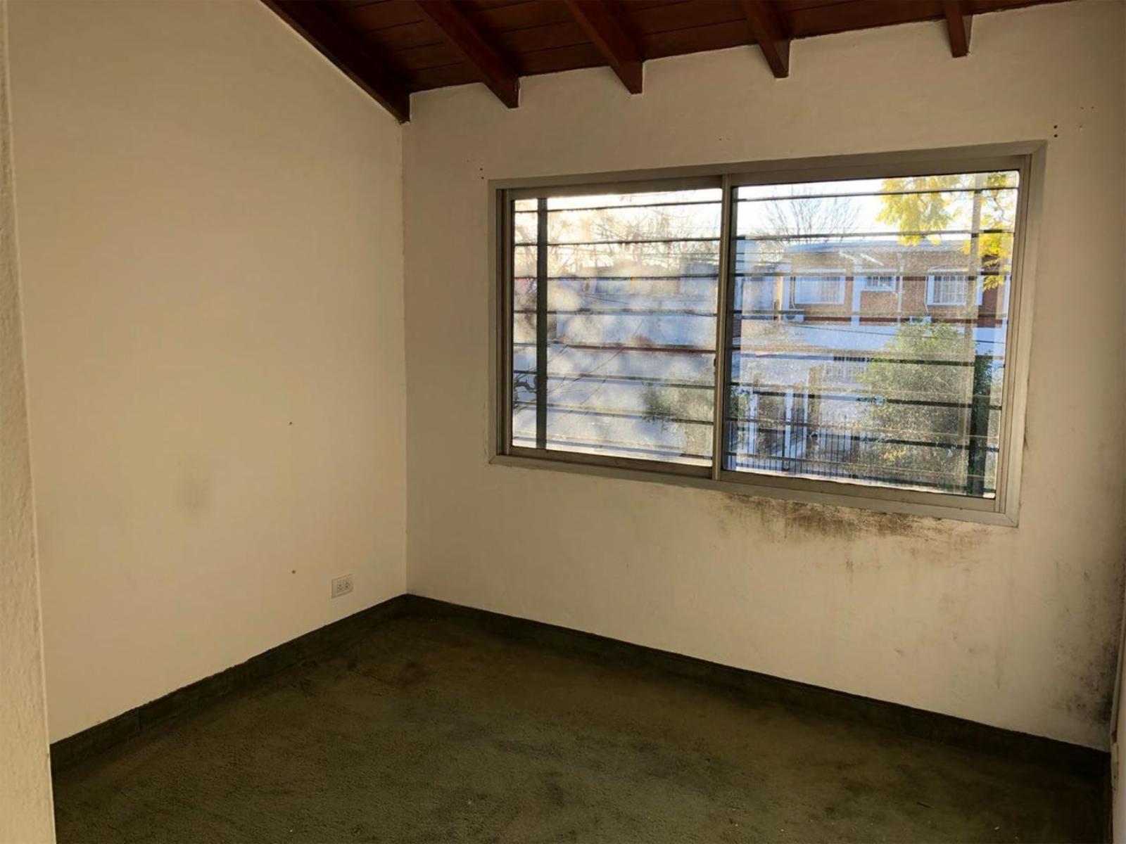 Chalet en 2 plantas, 3 dormitorios, escritorio, cochera, patio - A 2 cuadras del tren. MUY BUENO — foto 10
