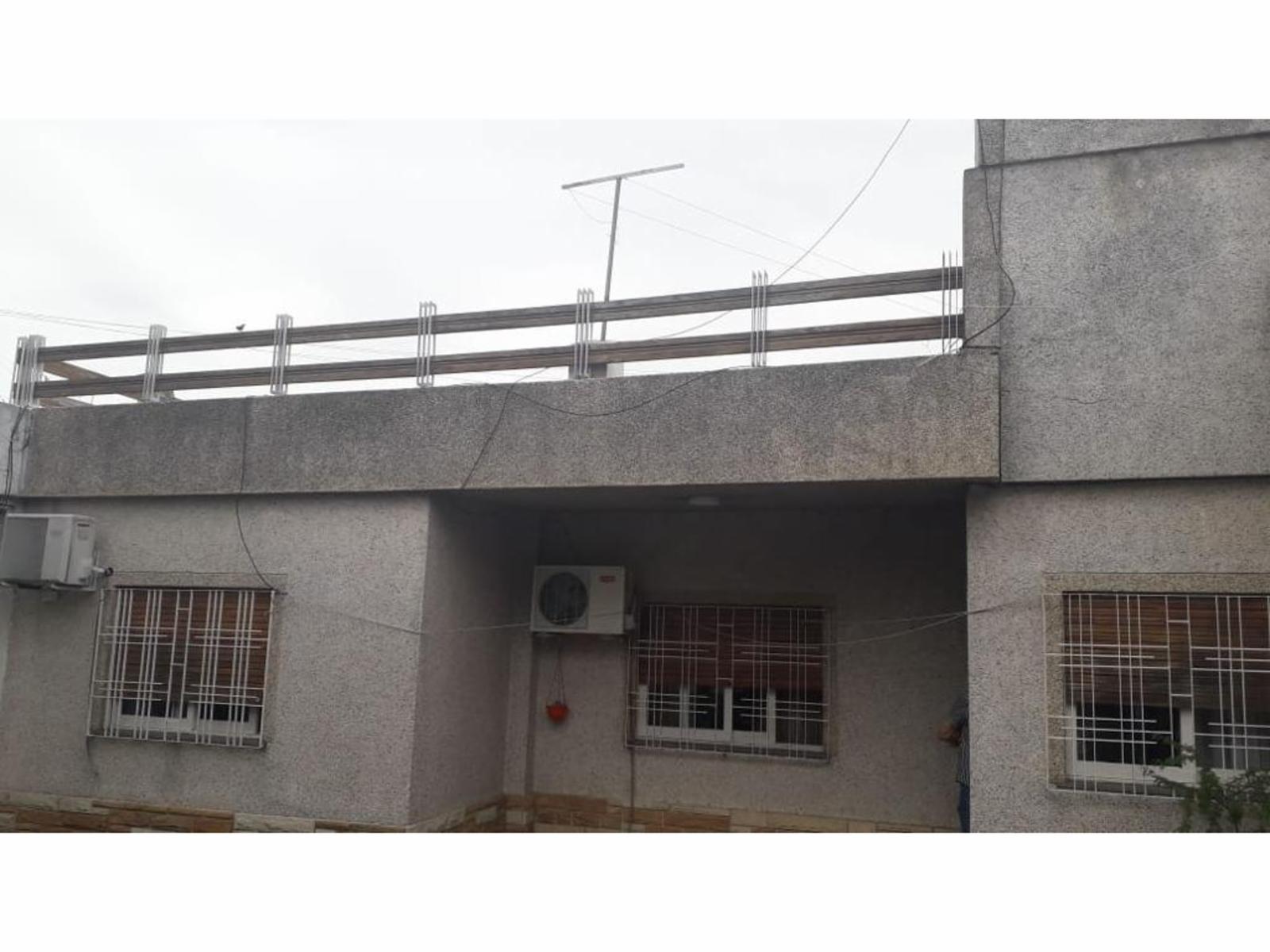 Casa 4 amb con patio, terraza, local - Loma Hermosa CENTRO - MUY BUENA