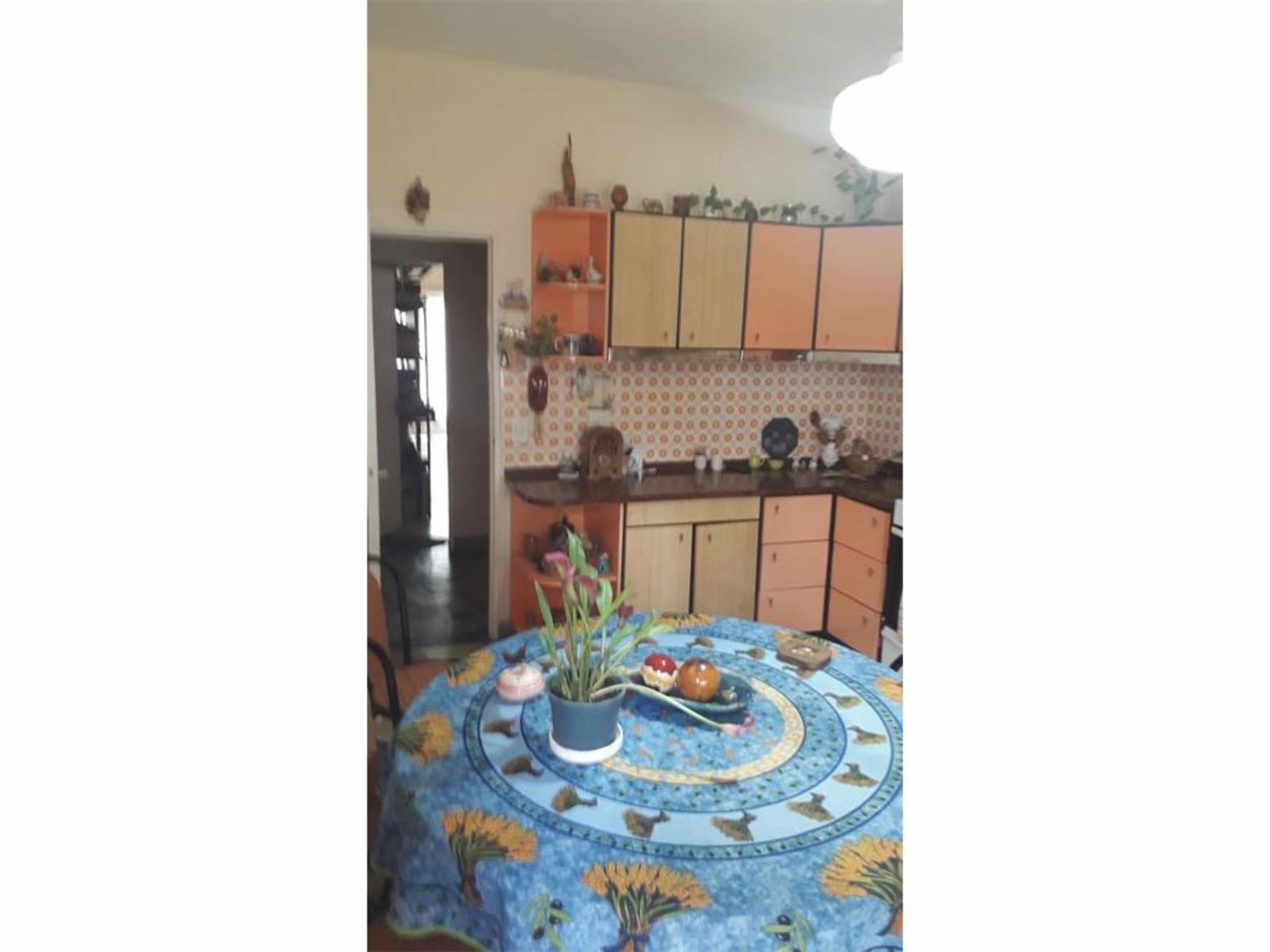 Casa 4 amb con patio, terraza, local - Loma Hermosa CENTRO - MUY BUENA — foto 4