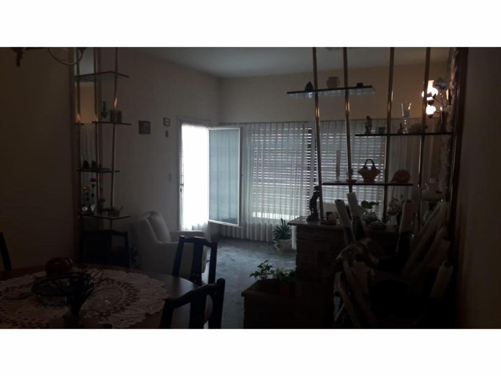 Casa 4 amb con patio, terraza, local - Loma Hermosa CENTRO - MUY BUENA — foto 5