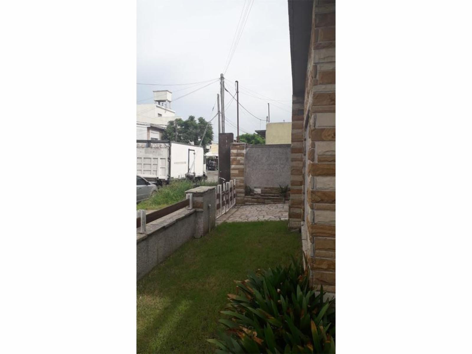 Casa 4 amb con patio, terraza, local - Loma Hermosa CENTRO - MUY BUENA — foto 8