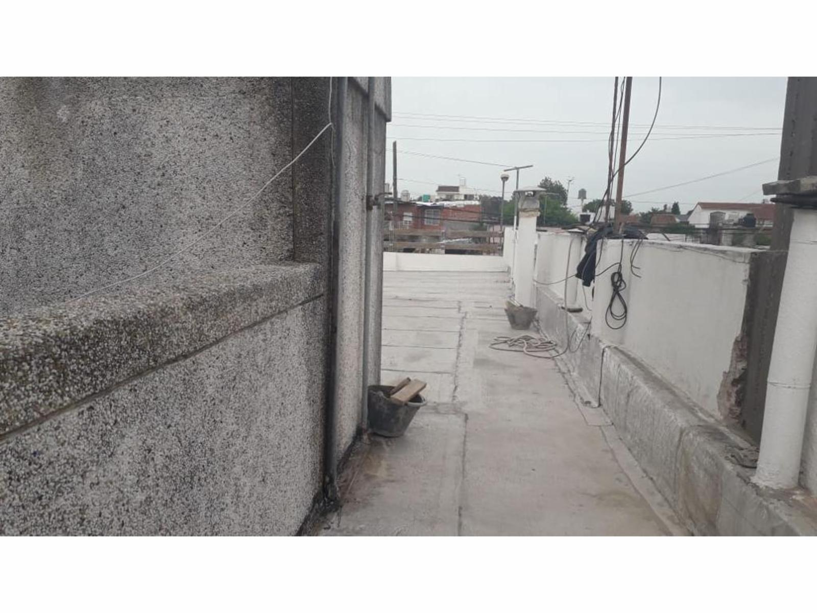 Casa 4 amb con patio, terraza, local - Loma Hermosa CENTRO - MUY BUENA — foto 9