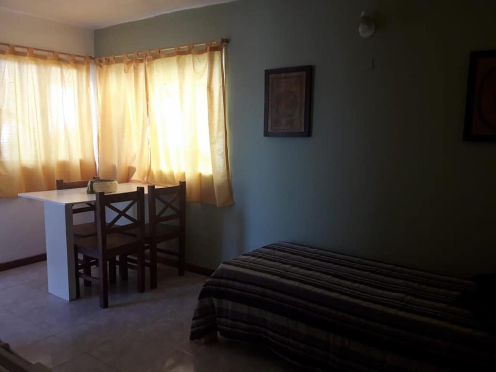 COMPLEJO DE 4 DEPARTAMENTOS + 1 CASA - 12