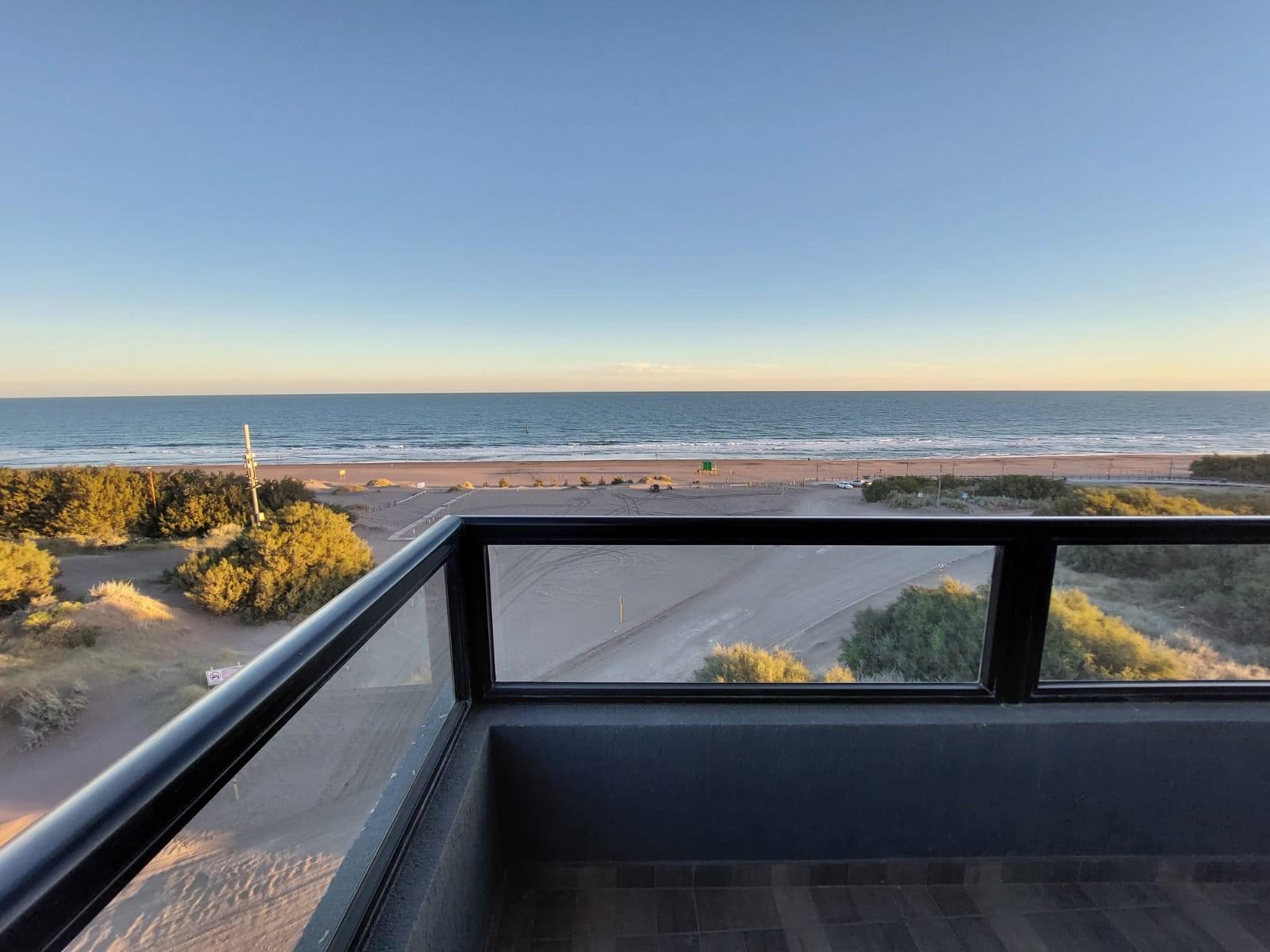 IMPORTANTE SEMIPISO FRENTE AL MAR — foto 9