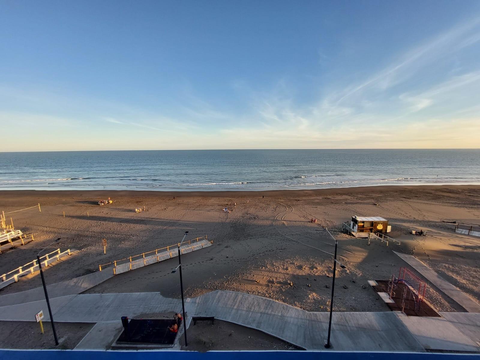 DEPARTAMENTO FRENTE AL MAR CON COCHERA