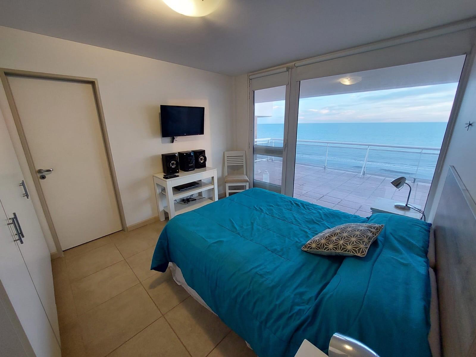 HERMOSO DEPARTAMENTO FRENTE AL MAR CON EXCELENTE UBICACION - 4