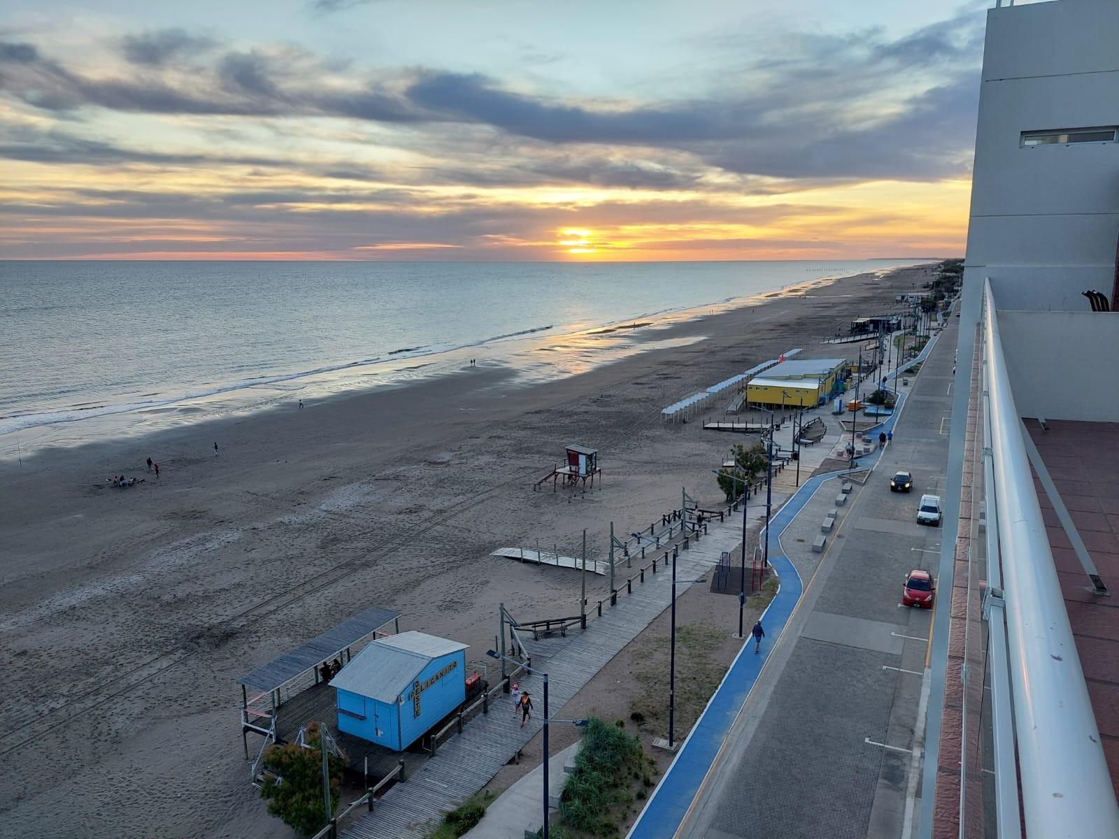 HERMOSO DEPARTAMENTO FRENTE AL MAR CON EXCELENTE UBICACION - 10