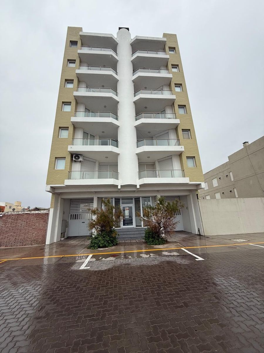 EXCELENTE DEPARTAMENTO FRENTE AL MAR