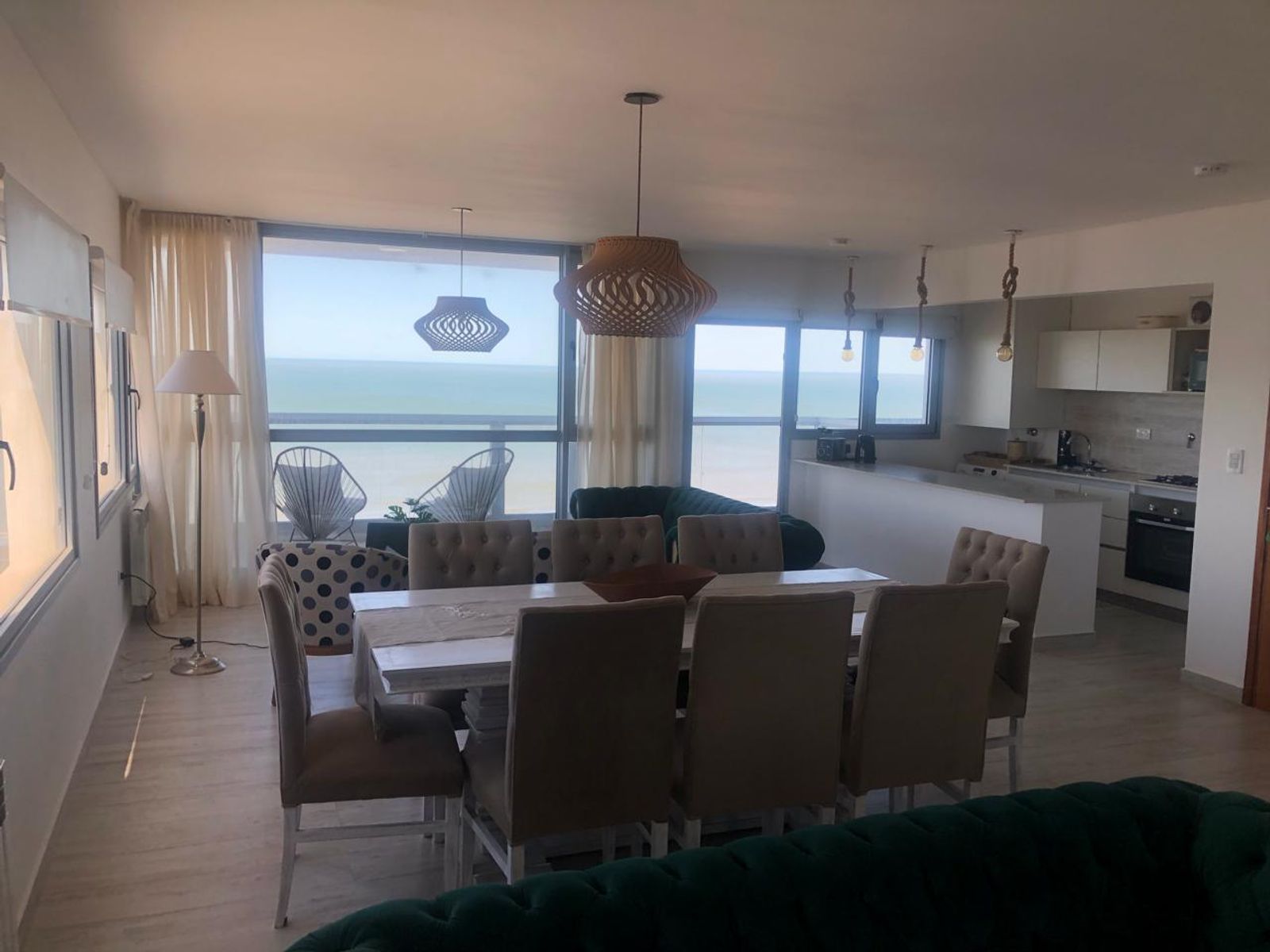 HERMOSO SEMIPISO FRENTE AL MAR