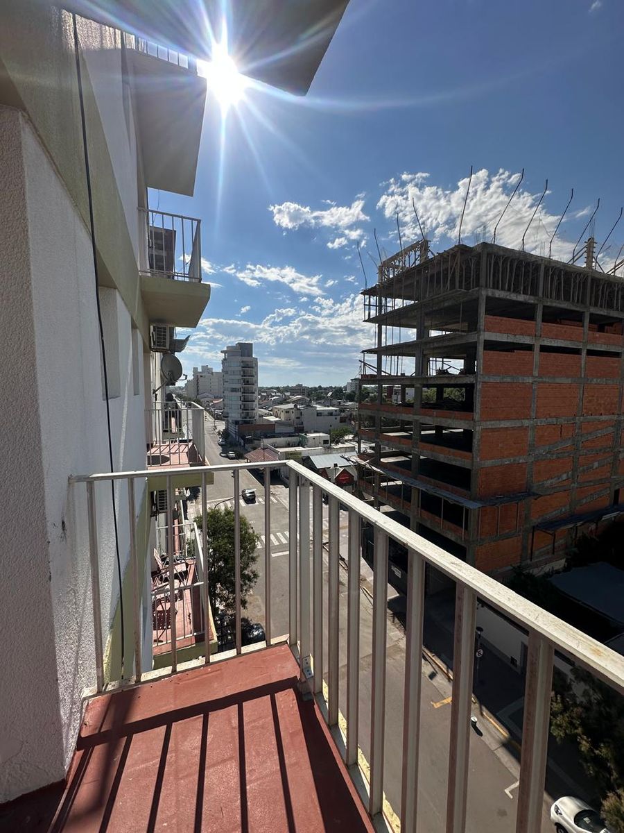 DEPARTAMENTO CENTRICO CON COCHERA — foto 9