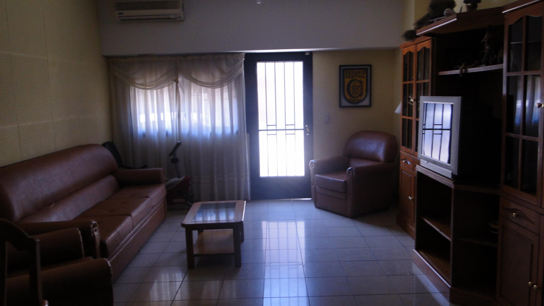 Excelente casa de dos plantas a la venta en Rosario