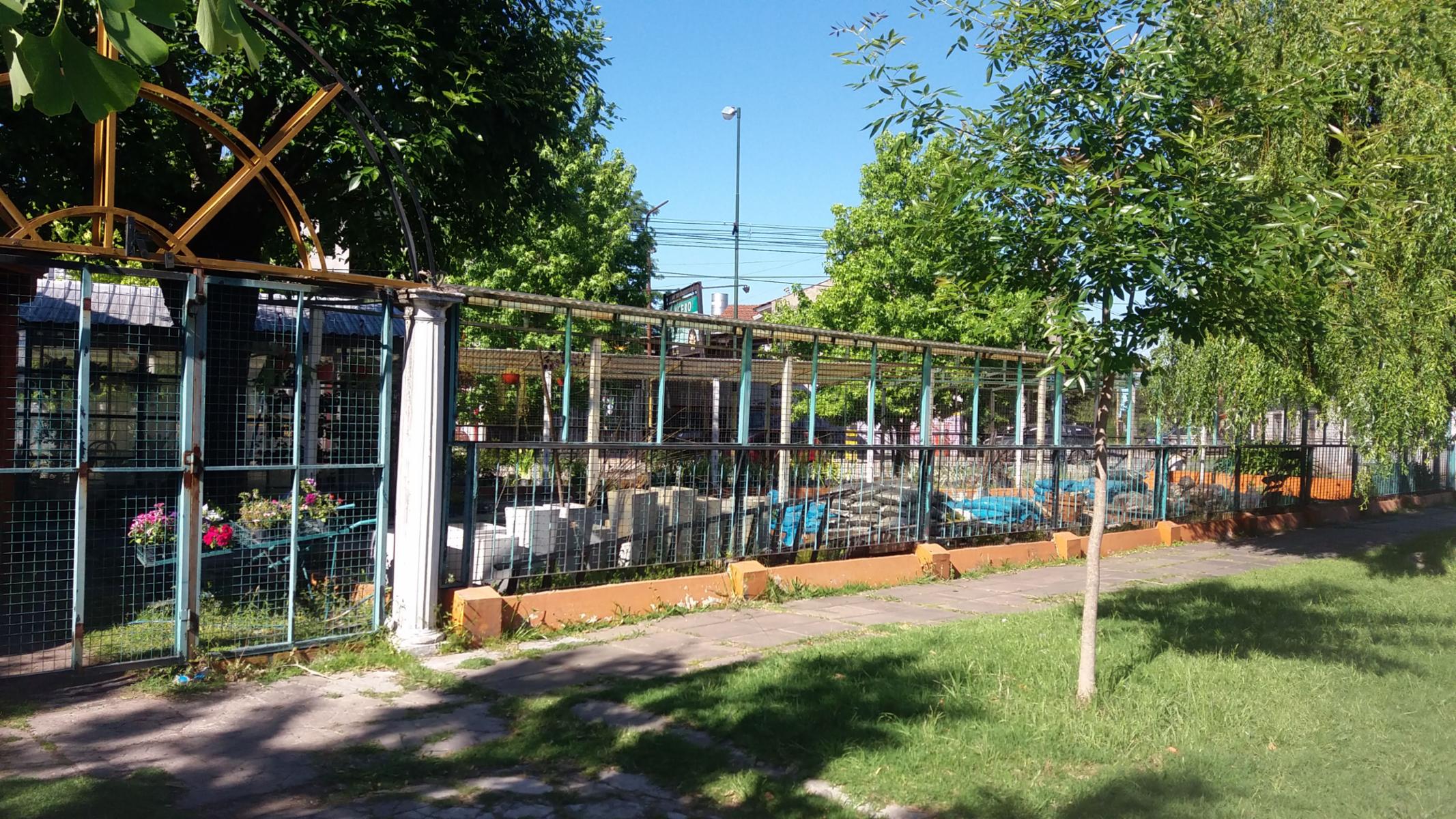 LOCAL COMERCIAL APTO TODO DESTINO. PARQUE CON SALIDA A TRES CALLES. — foto 6