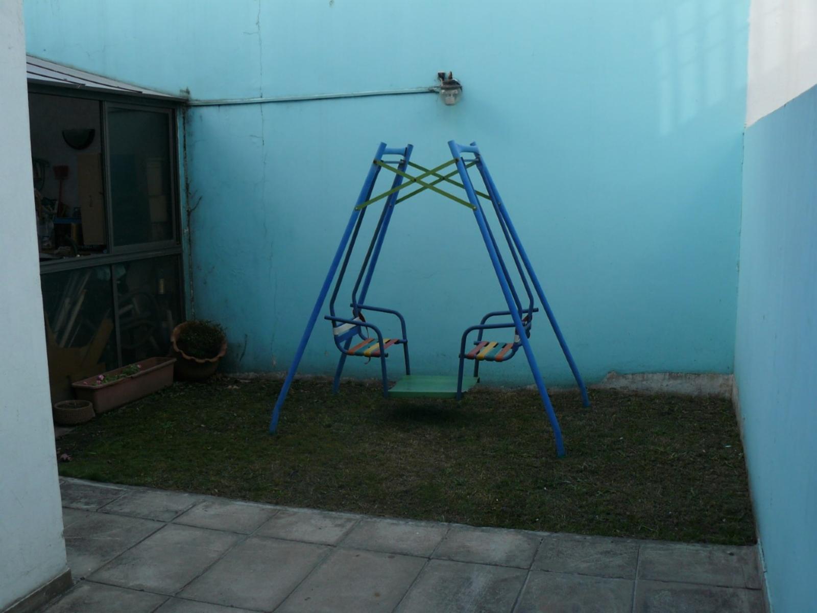 HERMOSA PROPIEDAD 3 DORMITORIOS, 2 BAÑOS CON GARAJE — foto 3