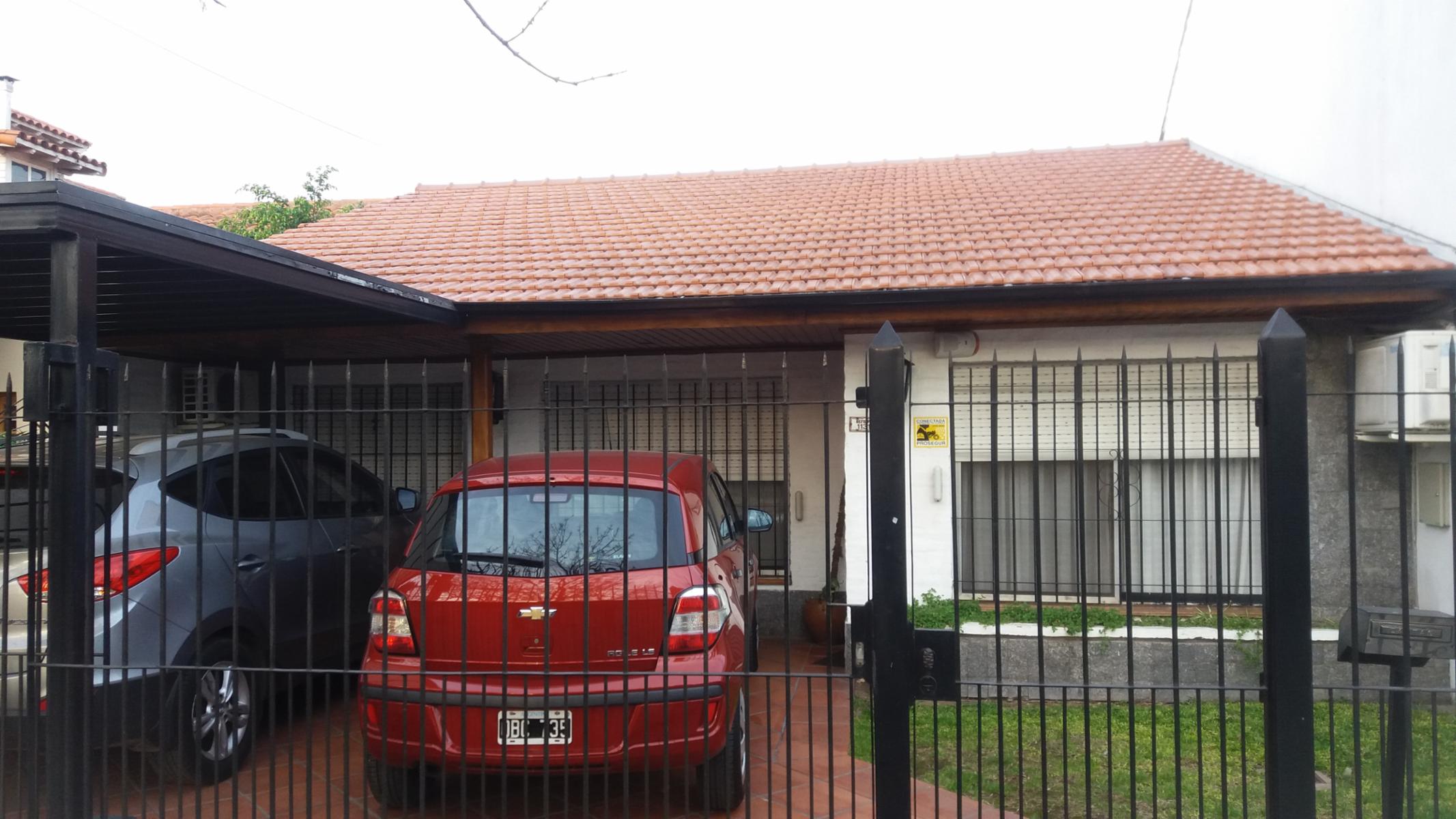 CHALET RECICLADO 4 AMBIENTES CON QUINCHO EN VILLA ARIZA, ITUZAINGO, PBA