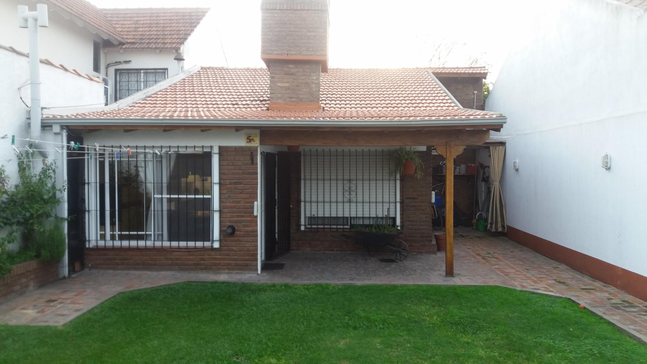 CHALET RECICLADO 4 AMBIENTES CON QUINCHO EN VILLA ARIZA, ITUZAINGO, PBA — foto 8