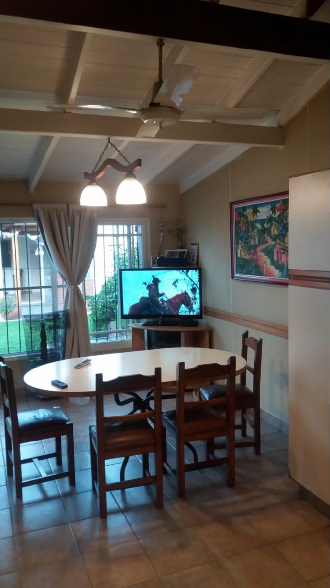 CHALET RECICLADO 4 AMBIENTES CON QUINCHO EN VILLA ARIZA, ITUZAINGO, PBA — foto 9