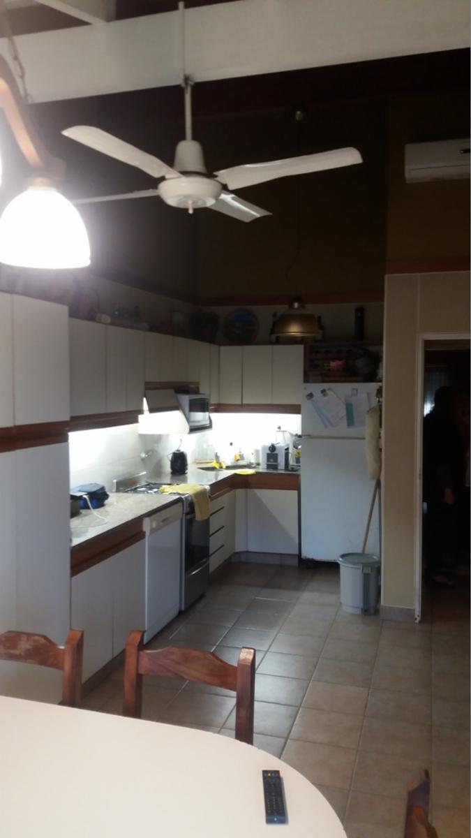 CHALET RECICLADO 4 AMBIENTES CON QUINCHO EN VILLA ARIZA, ITUZAINGO, PBA — foto 11