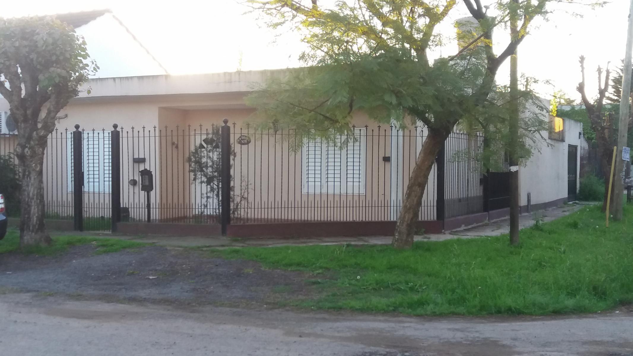 CASA AMERICANA EN PARQUE LELOIR CON 3 DORMITORIOS, QUINCHO-COCHERA PARA 2 AUTOS — foto 8