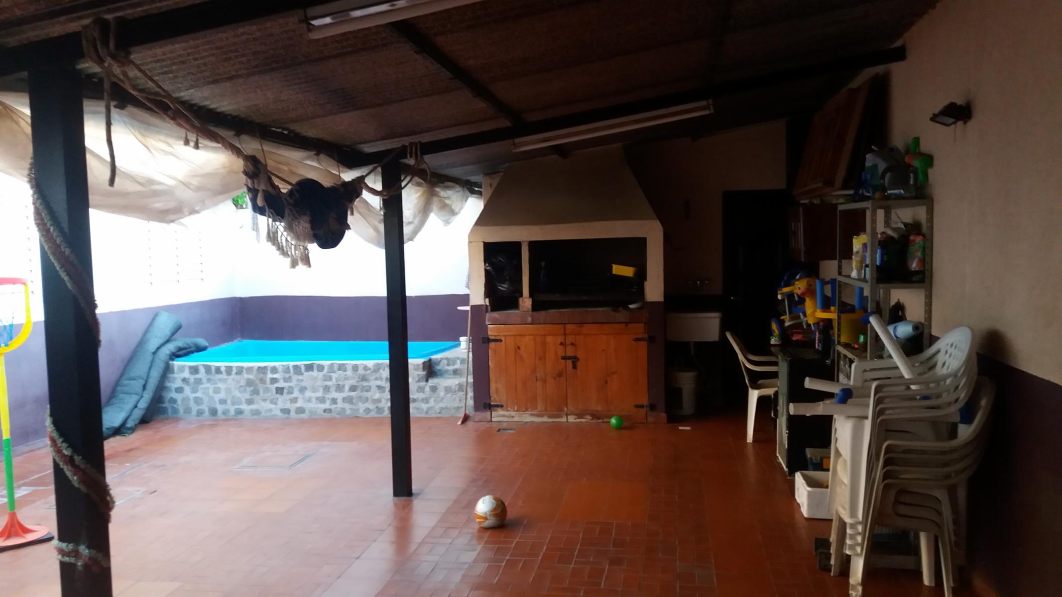 CASA AMERICANA EN PARQUE LELOIR CON 3 DORMITORIOS, QUINCHO-COCHERA PARA 2 AUTOS — foto 15