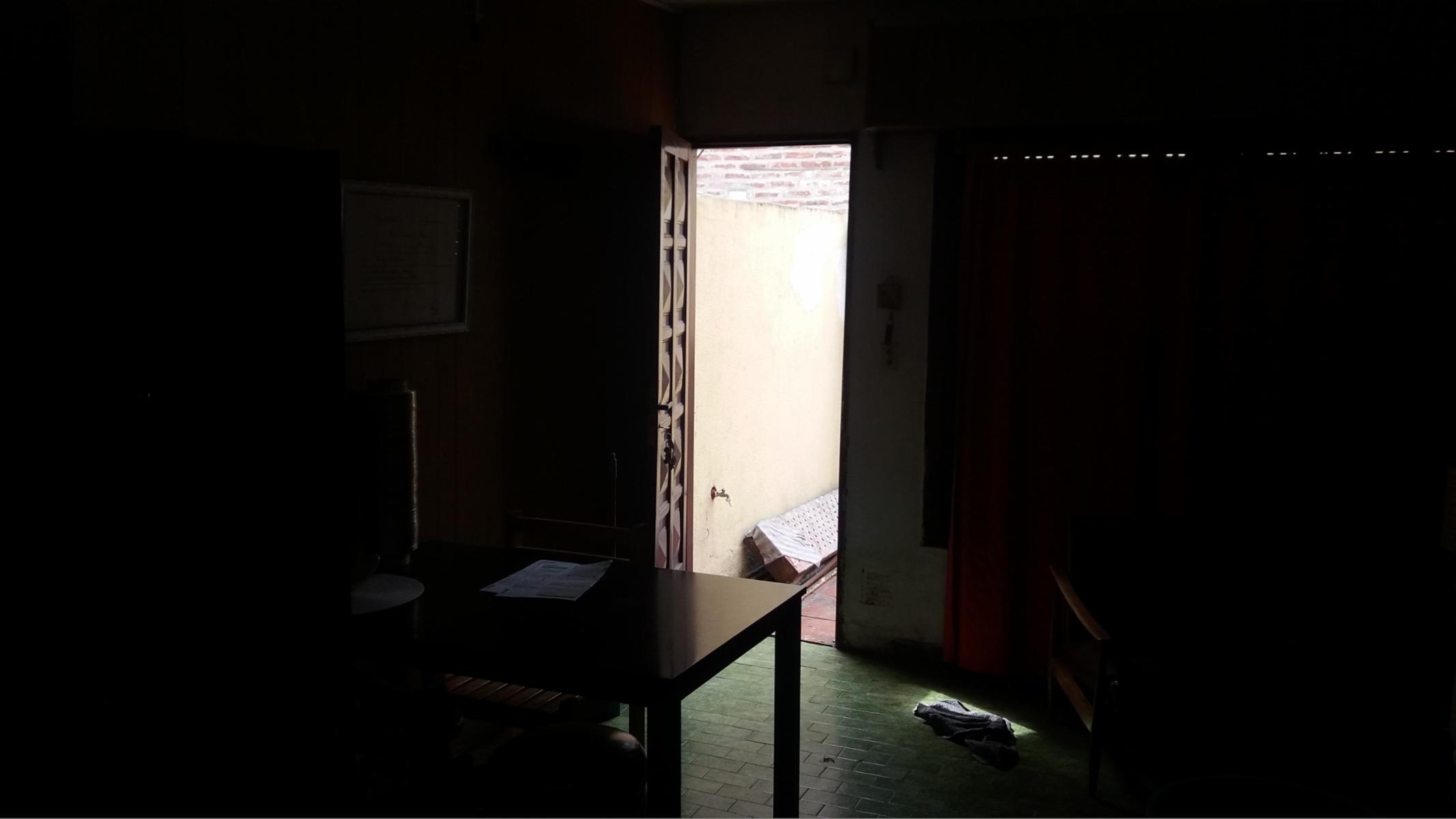 OPORTUNIDAD INVERSOR: 2 PH A RECICLAR CON FONDO, PISCINA Y QUINCHO — foto 2
