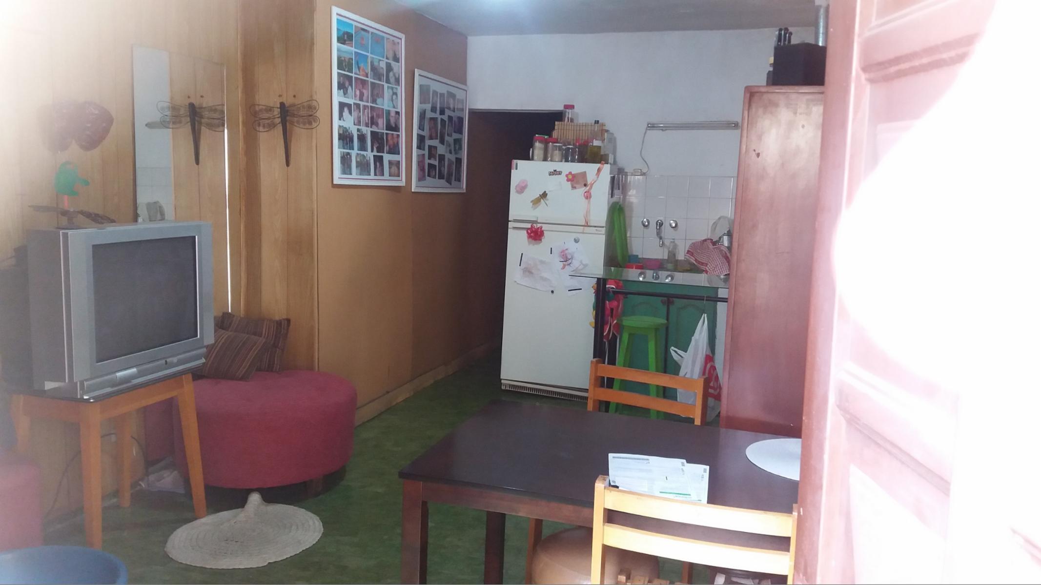 OPORTUNIDAD INVERSOR: 2 PH A RECICLAR CON FONDO, PISCINA Y QUINCHO — foto 3