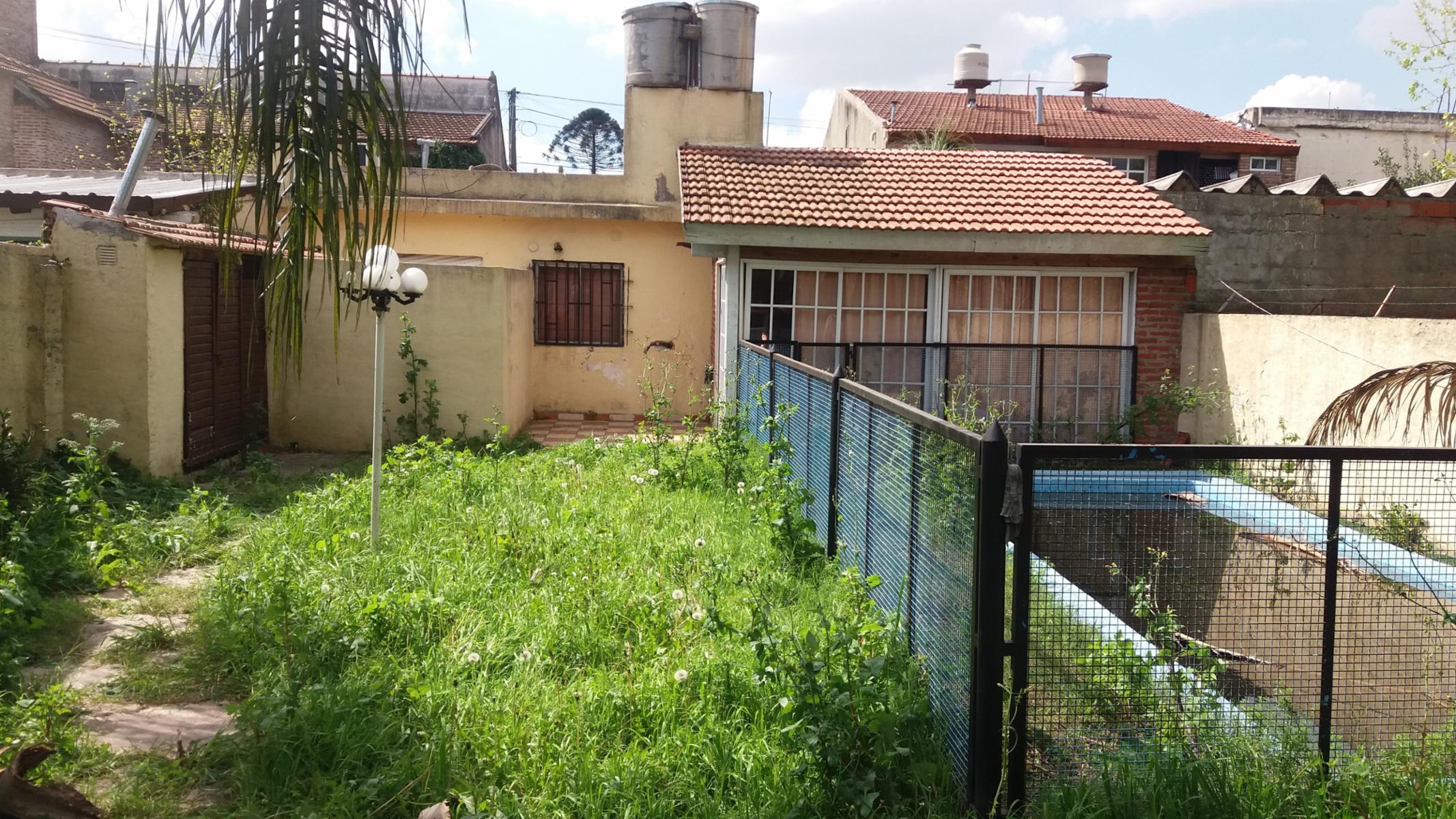 OPORTUNIDAD INVERSOR: 2 PH A RECICLAR CON FONDO, PISCINA Y QUINCHO — foto 6