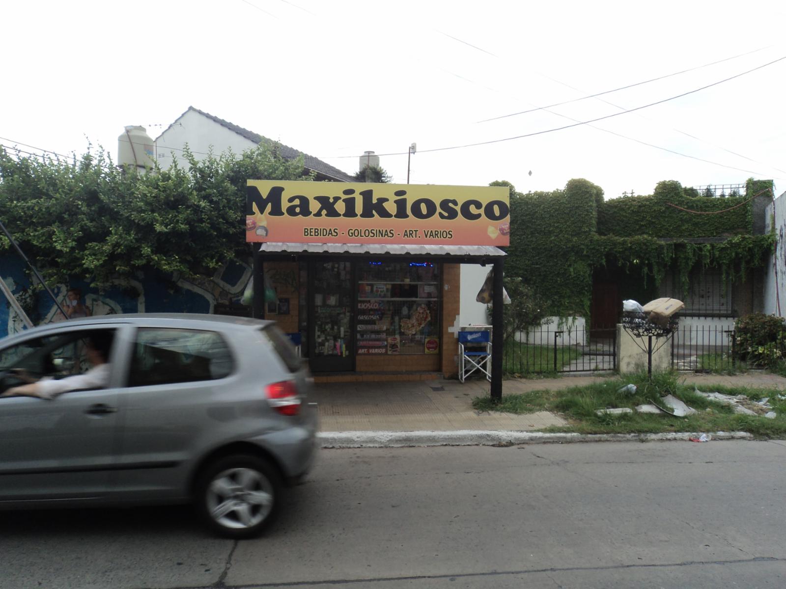 ITUZAINGO NORTE. LOCAL COMERCIAL SOBRE AVENIDA. IDEAL MAXIQUIOSCO. - 3