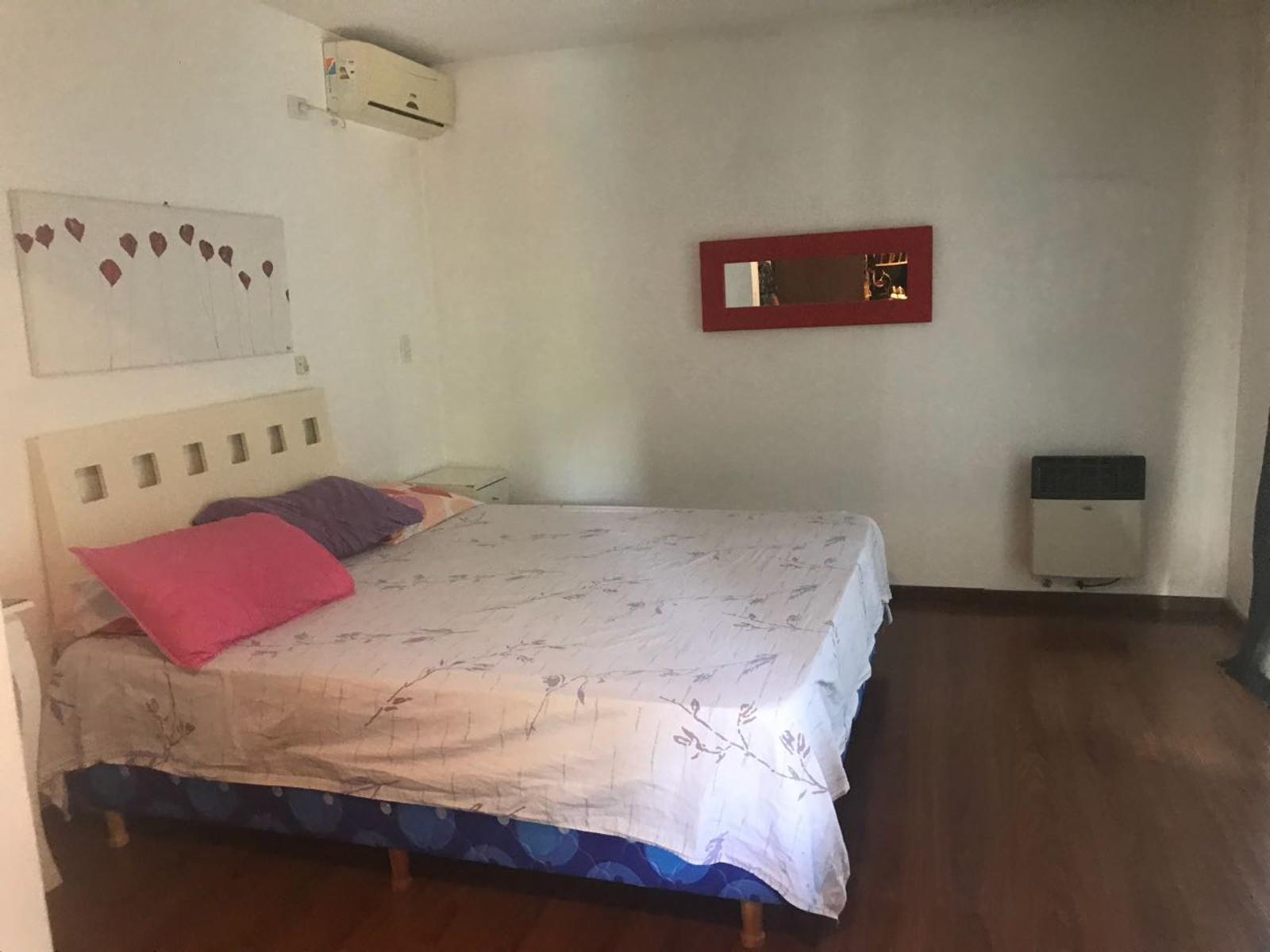 ITUZAINGO N. CHALET MODERNO EN BARRIO CERRADO