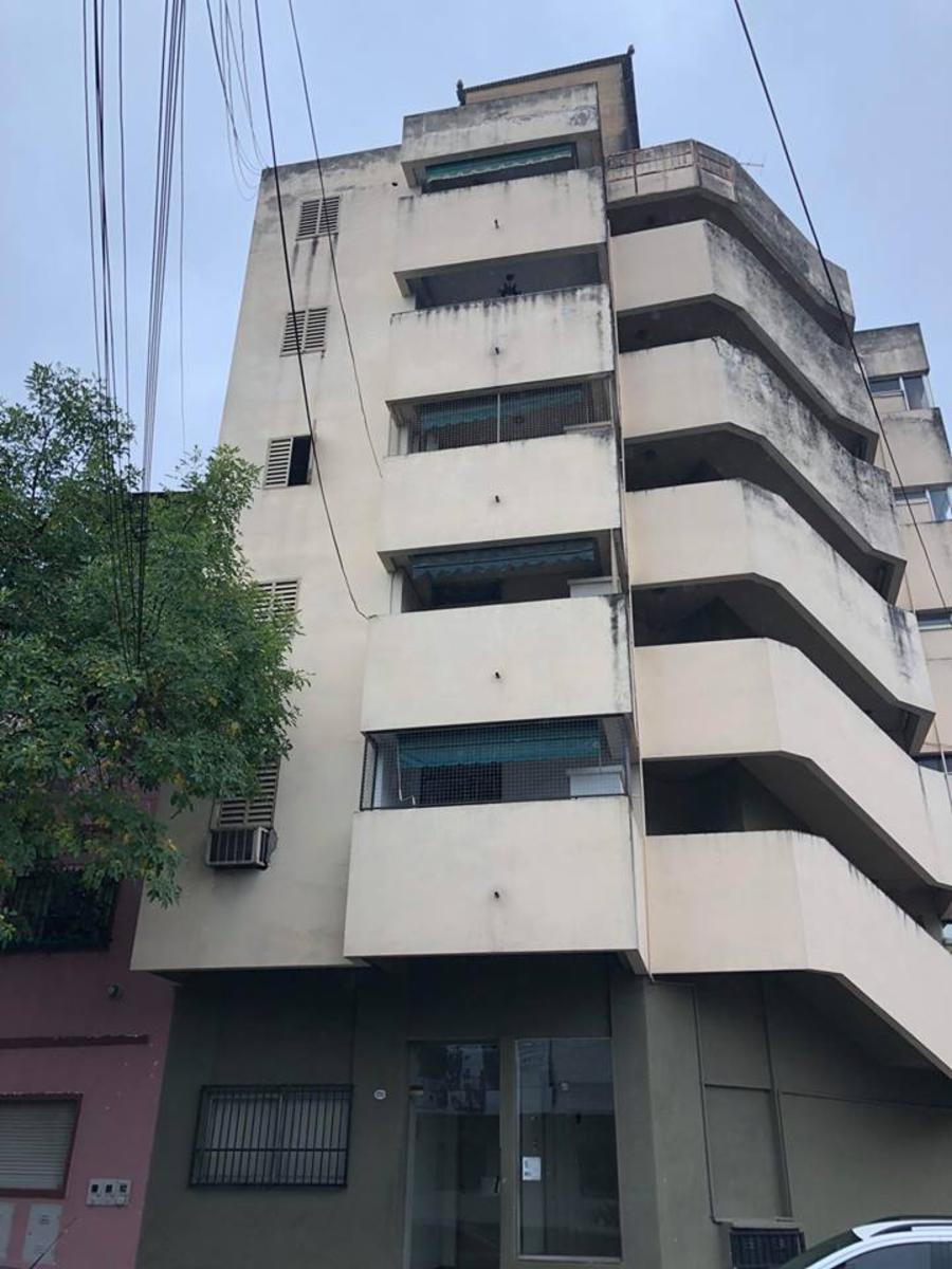 VENDO HERMOSO Y AMPLIO DEPARTAMENTO DE DOS DORM MAS DEP