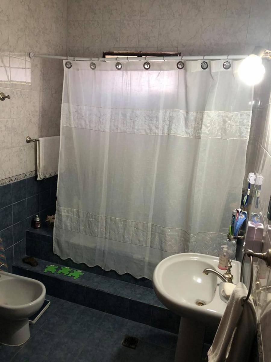 VENDO AMPLIA CASA CON GALPON IMPORTANTE EXCELENTE UBICACION — foto 3
