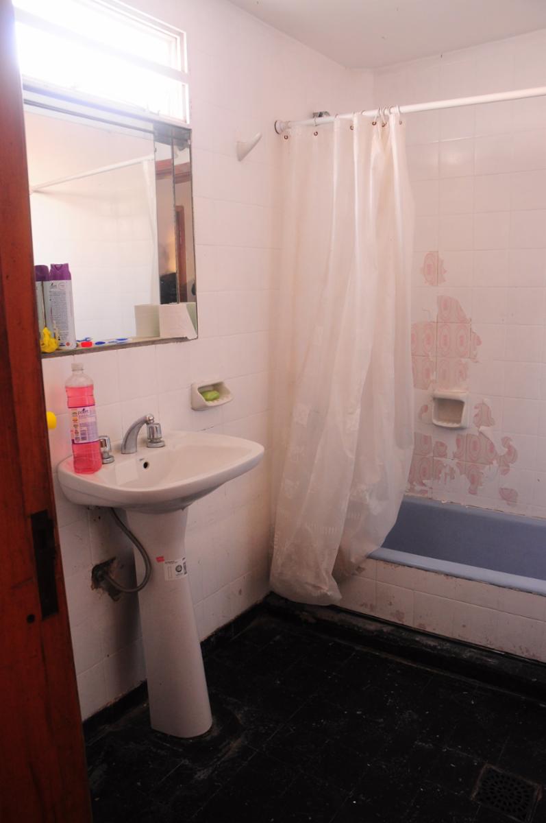 Casa en Lote Propio con Dos Locales, Berazategui — foto 9