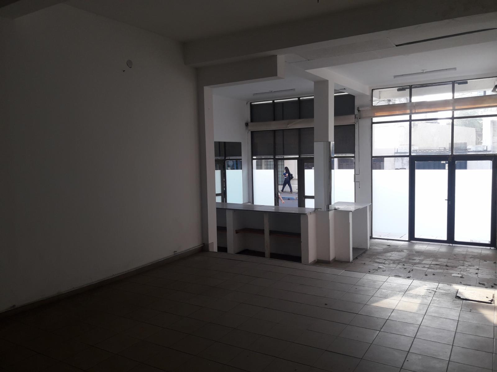 Alquilo Amplio Local Comercial Calle Santa Fe Corrientes Capital - 2