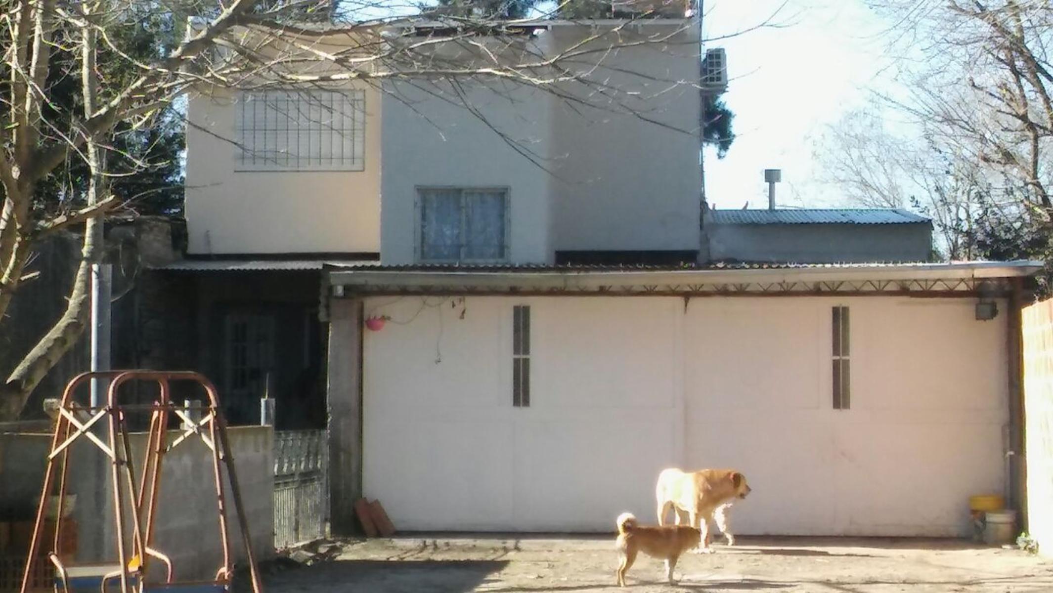 Casa 3 amb. s/lote de 10x41 mas Galpon 70 m2.