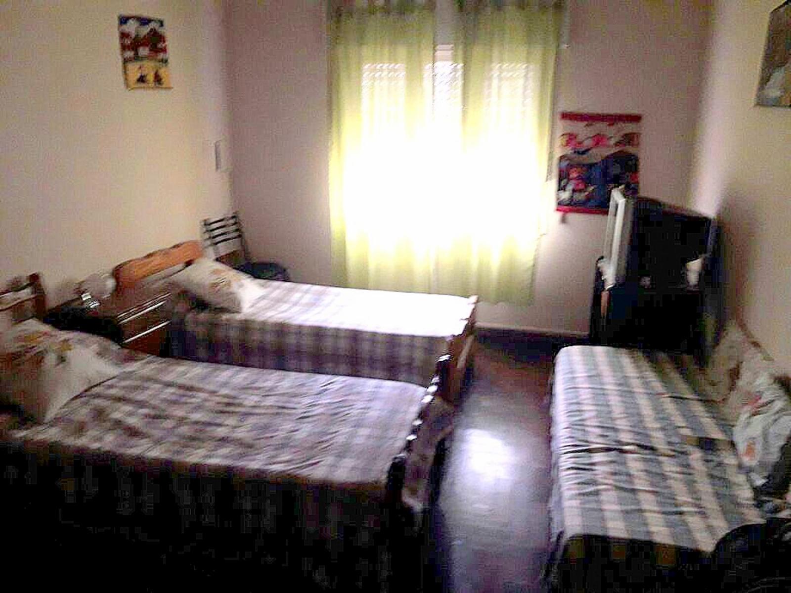 Casa americana en Isidro Casanova sobre lote de 8.66 x 34.64